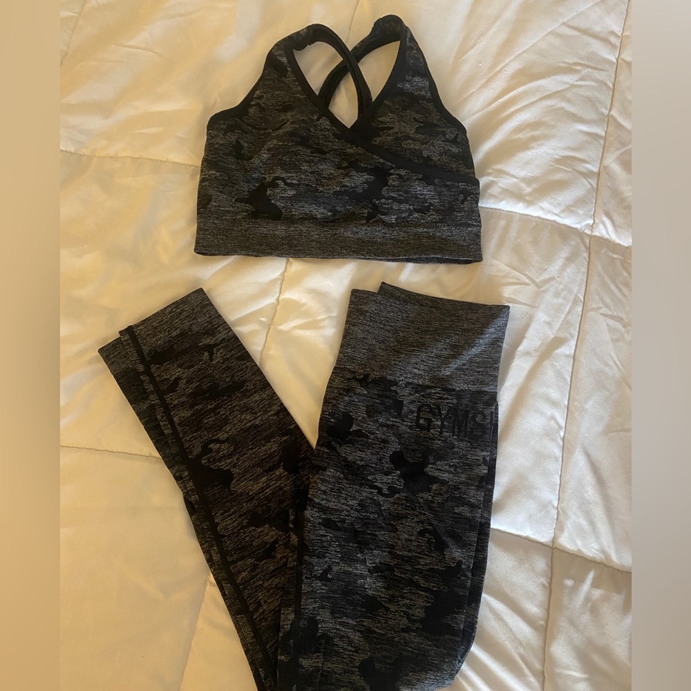 Gymshark Camo Seamless Sports Bra + Adapt Camo Seamless Leggings Black Medium